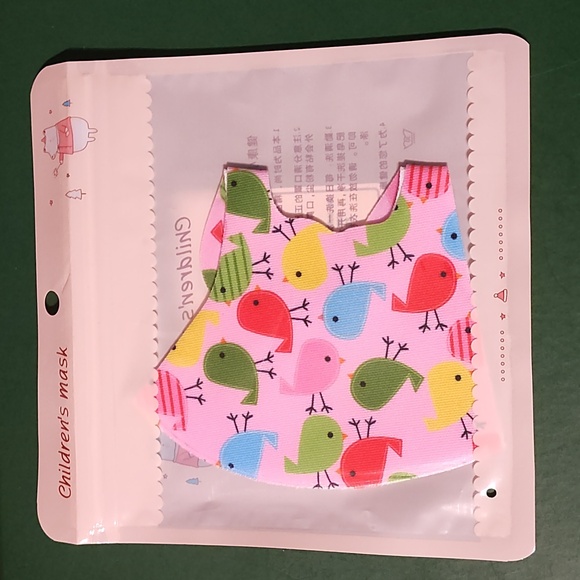Children's re Usable face mask new in package never opened - Picture 1 of 16